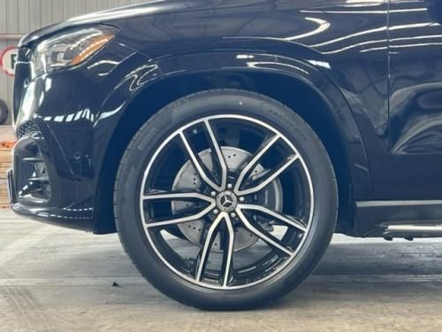 2025款奔驰GLS580加版4.0T价格多少钱 黑棕内饰现车可分期首付20%