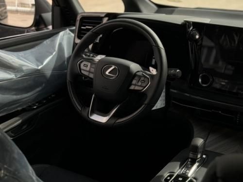 25款雷克萨斯LM350h七座版现车价格 2.5L混动豪华MPV 低分期利率