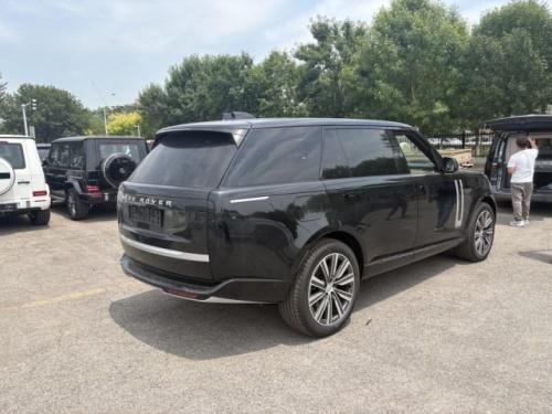 2025款路虎揽胜行政3.0T D350柴油创世加长价格 豪华配置解析