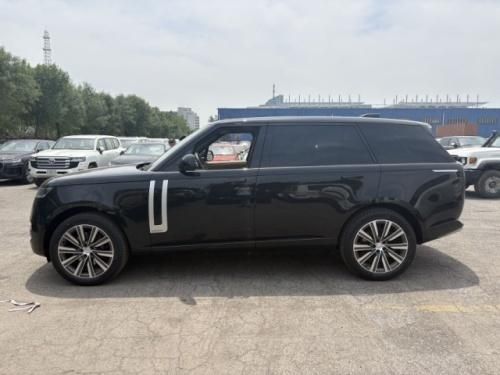 2025款路虎揽胜行政3.0T D350柴油创世加长价格 豪华配置解析