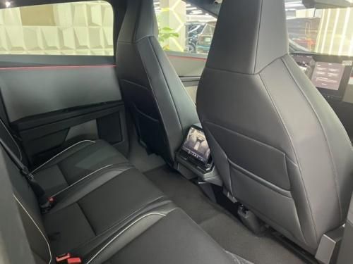 2025款特斯拉赛博野兽版现车 三电机883马力 起售价格含豪华配置