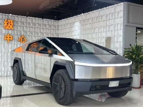 2025款特斯拉赛博野兽版现车 三电机883马力 起售价格含豪华配置
