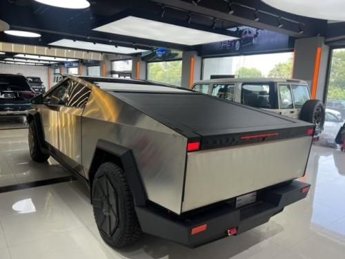 2025款特斯拉赛博野兽版现车 三电机883马力 起售价格含豪华配置