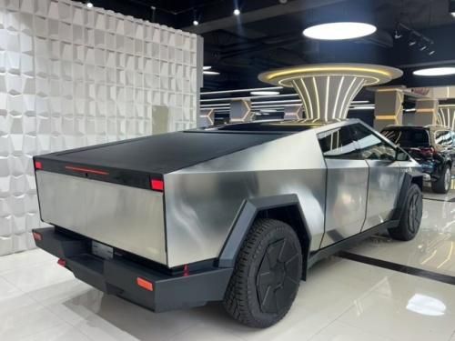 2025款特斯拉赛博野兽版现车 三电机883马力 起售价格含豪华配置