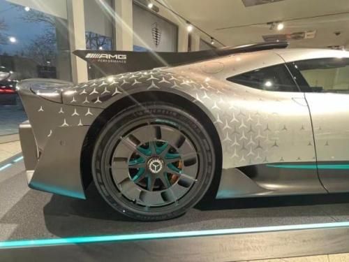 2025款奔驰AMG One星辉版现车到港 1.6T混动1049马力落地价多少钱