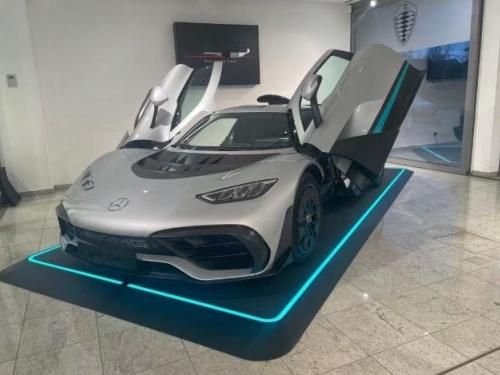 2025款奔驰AMG One星辉版现车到港 1.6T混动1049马力落地价多少钱