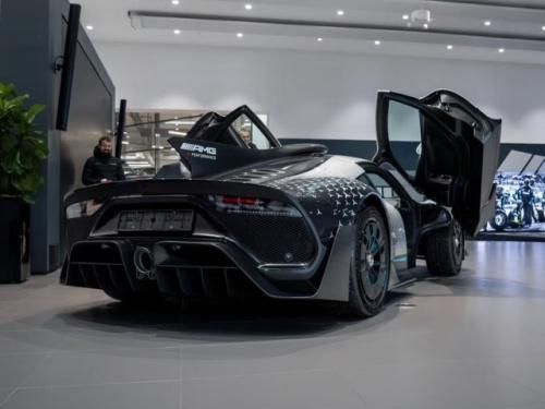 2025款奔驰AMG One星辉版现车到港 1.6T混动1049马力落地价多少钱