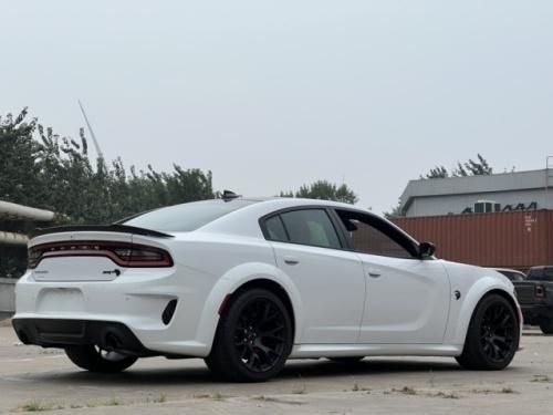 战马地狱猫宽体越狱6.2T机械增压 配置拉满 首付价格15万即刻拥有