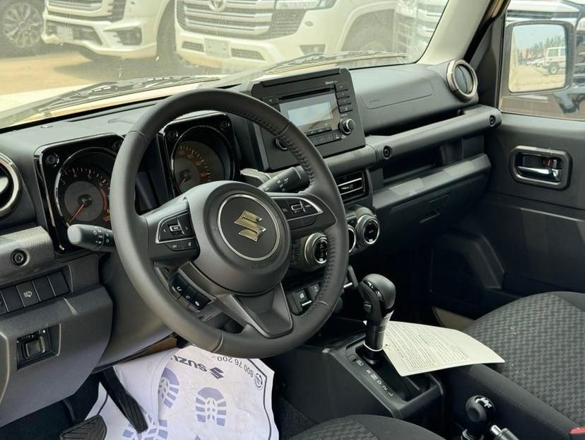 2026款 吉姆尼 1.5 三门 自动 顶配GLX黄/黑最新价格19万