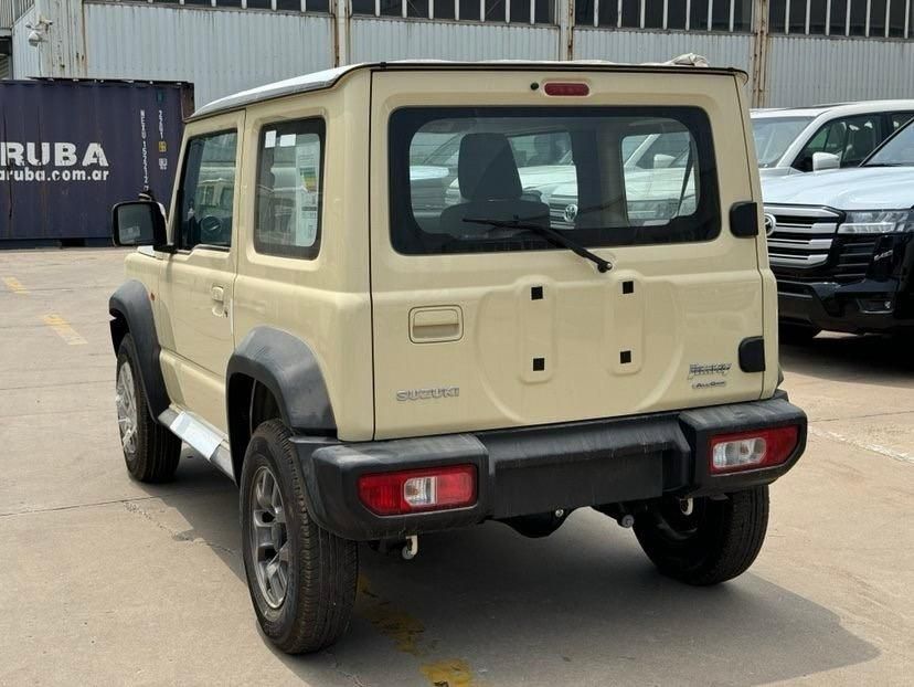 2026款 吉姆尼 1.5 三门 自动 顶配GLX黄/黑最新价格19万