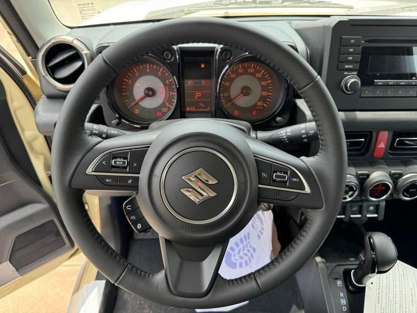 2026款 吉姆尼 1.5 三门 自动 顶配GLX黄/黑最新价格19万