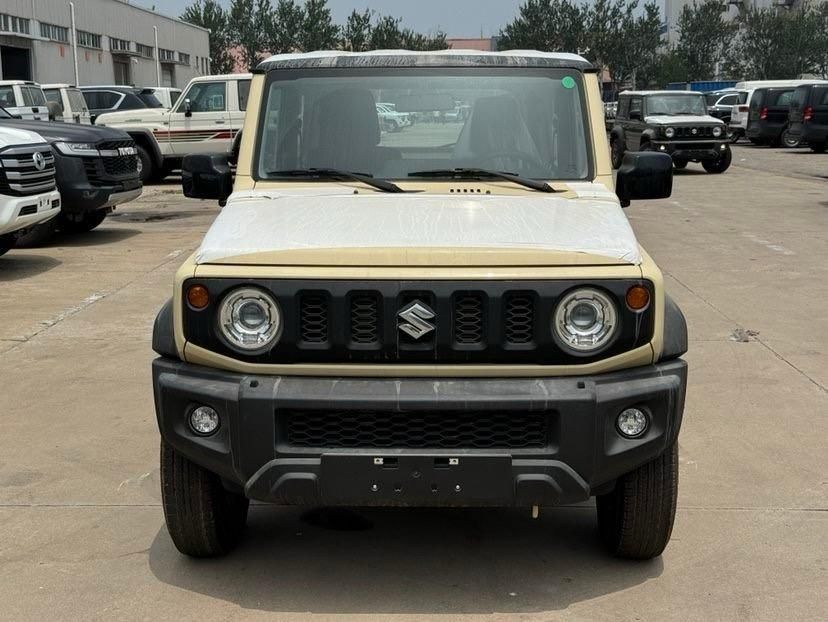 2026款 吉姆尼 1.5 三门 自动 顶配GLX黄/黑最新价格19万