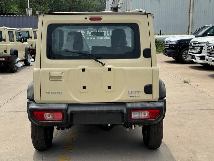 2026款 吉姆尼 1.5 三门 自动 顶配GLX黄/黑最新价格19万