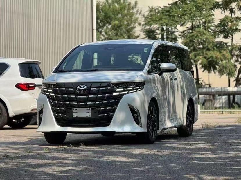 2025款埃尔法2.5 油电混动 四驱 韩版最新价格93万