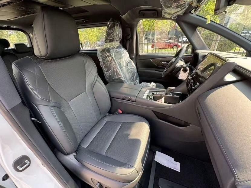 2025款埃尔法2.5 油电混动 四驱 韩版最新价格93万