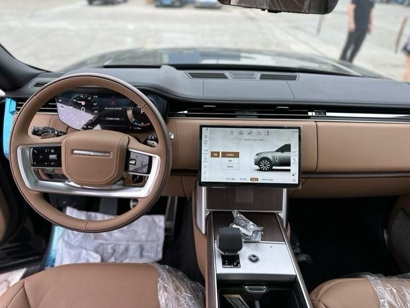 2025款路虎揽胜行政 3.0T D350 柴油 创世加长最新报价208万