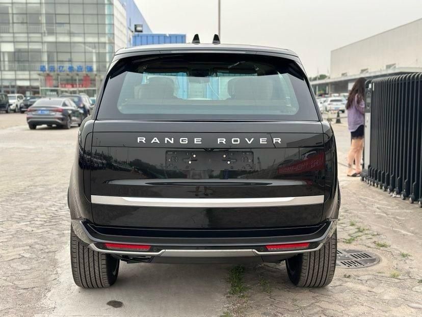 2025款路虎揽胜行政 3.0T D350 柴油 创世加长最新报价208万