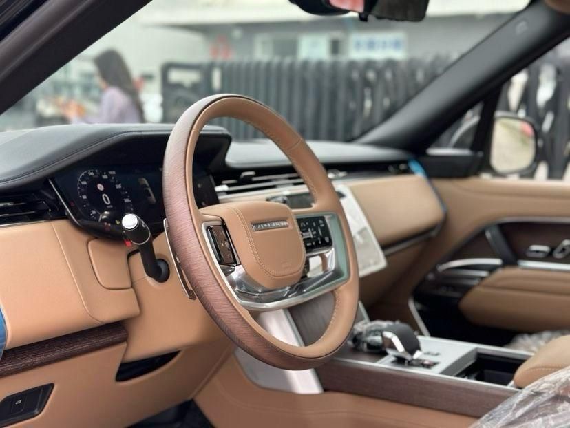 2025款路虎揽胜行政 3.0T D350 柴油 创世加长最新报价208万