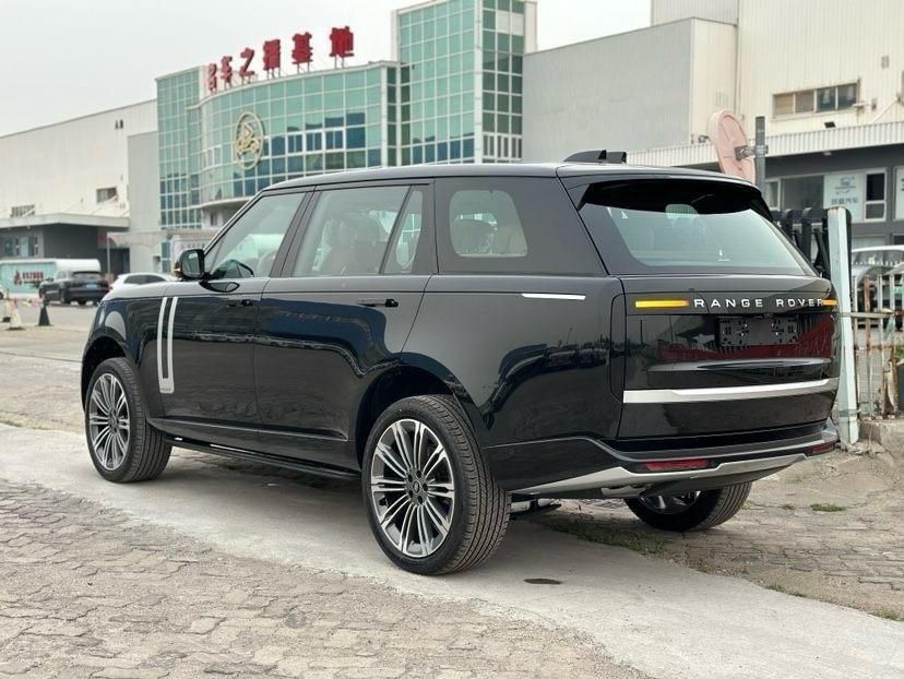 2025款路虎揽胜行政 3.0T D350 柴油 创世加长最新报价208万