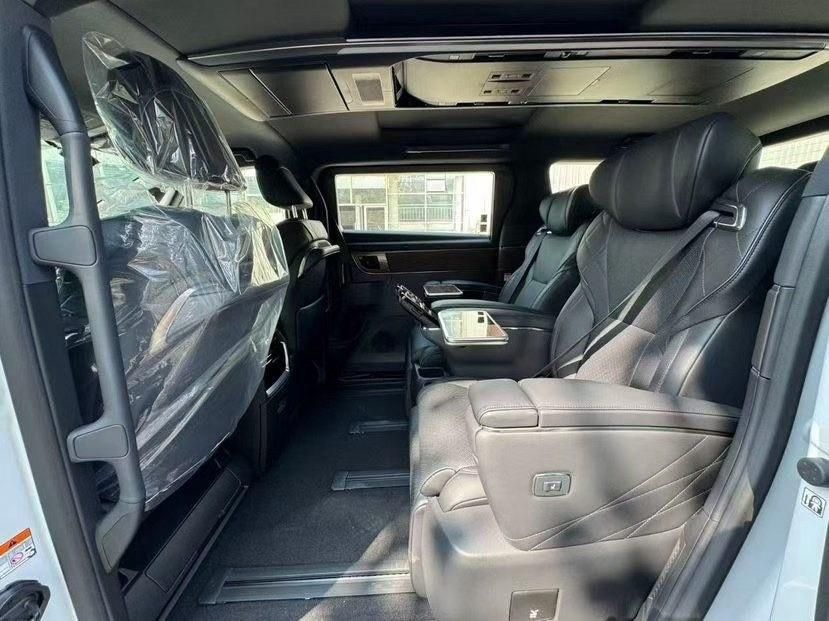 2025款埃尔法2.5 油电混动 四驱 韩版最新价格93万