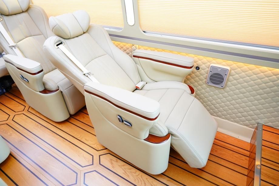 丰田考斯特2025款现车官方特惠报价 15座指导价多少