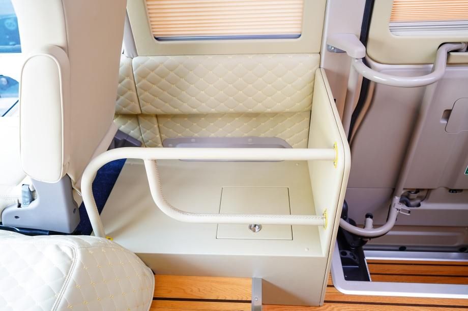 丰田考斯特2025款现车官方特惠报价 15座指导价多少