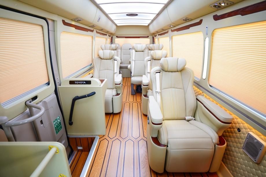 丰田考斯特2025款现车官方特惠报价 15座指导价多少