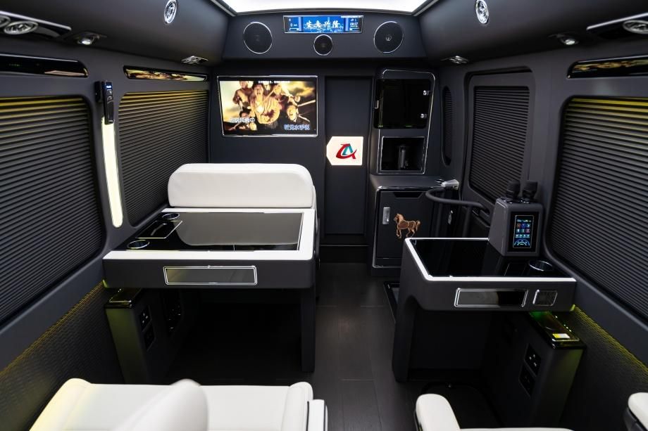 丰田考斯特13座配置参数 13座接待用车落地指导价