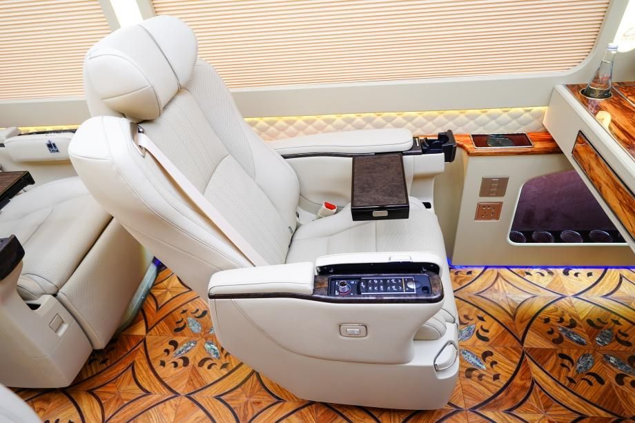 丰田考斯特现车促销优惠后多少钱 凯萨皇冠版外观落地指导价