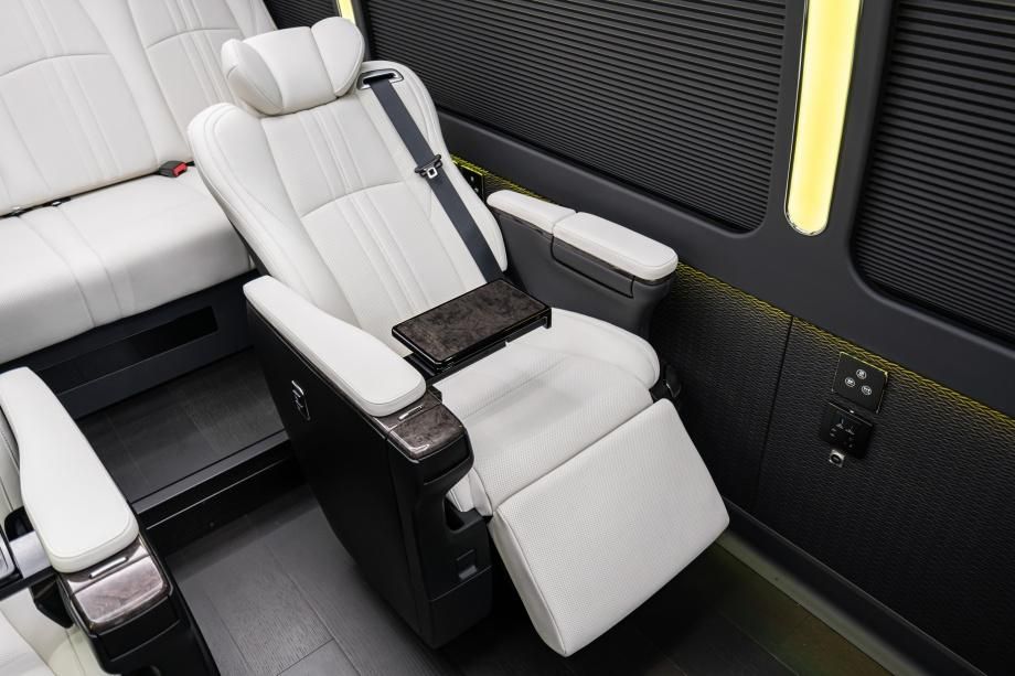 丰田考斯特13座配置参数 13座接待用车落地指导价