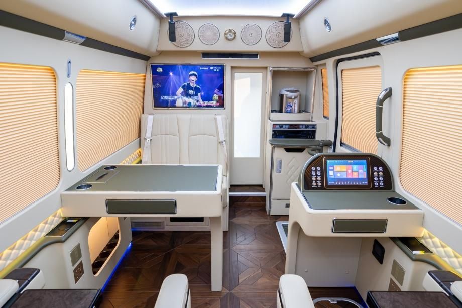 丰田考斯特8座房车版特价落地多少钱 考斯特8座豪华定制版