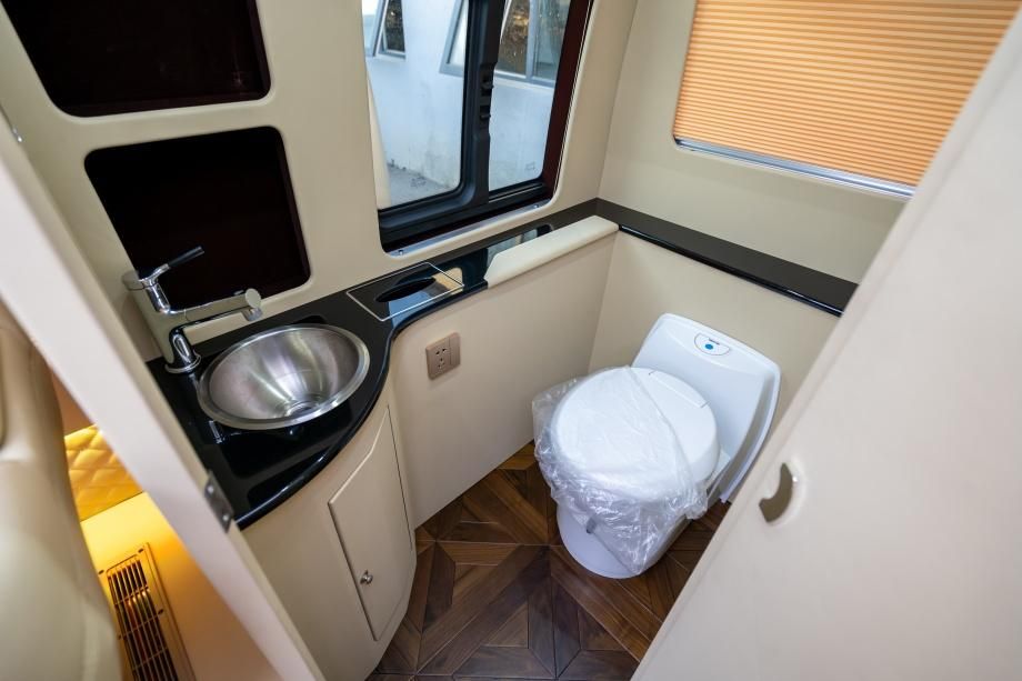 丰田考斯特8座房车版特价落地多少钱 考斯特8座豪华定制版