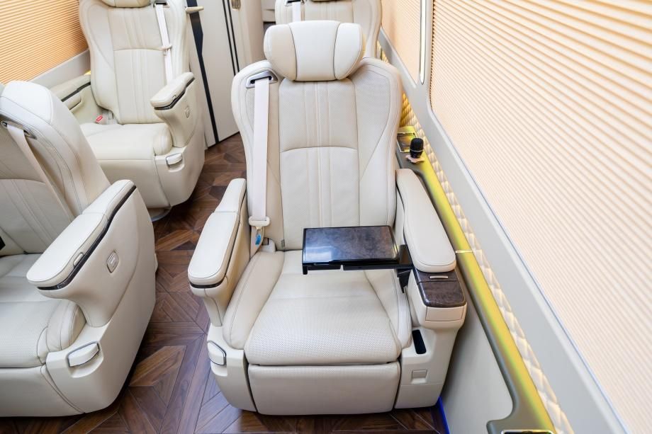 丰田考斯特8座房车版特价落地多少钱 考斯特8座豪华定制版