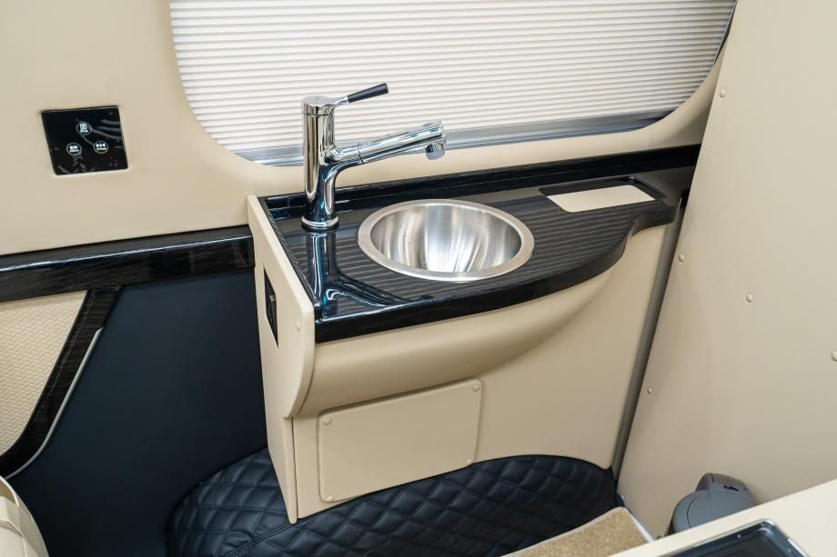 新款丰田海狮6座改装后价格 新款海狮6座落地政策报价