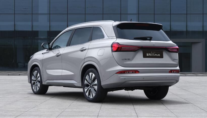 第三代蓝电E5 PLUS 11月开启预售，搭载230km续航、全时四驱