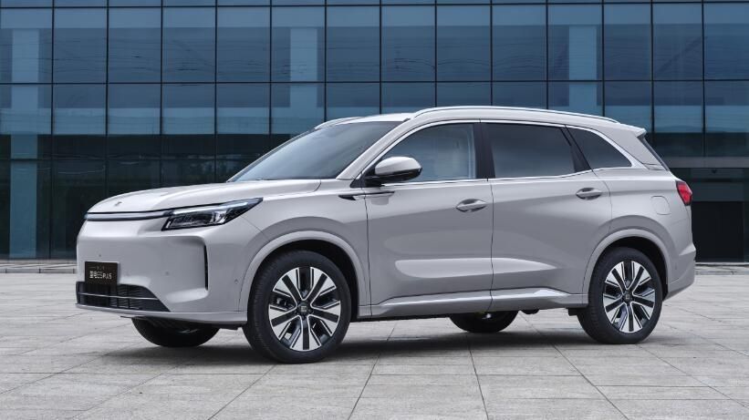 第三代蓝电E5 PLUS 11月开启预售，搭载230km续航、全时四驱