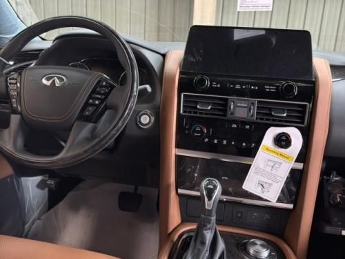 23款QX80 5.6L V8四驱全时四驱自适应空悬7座布局24期0息金融方案