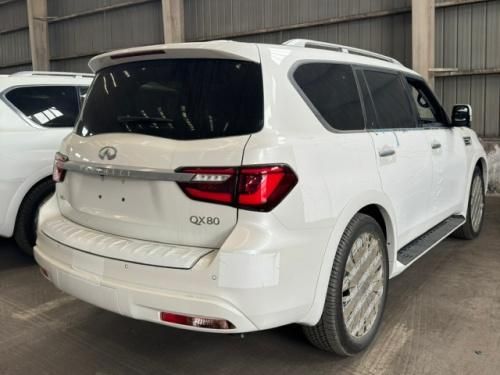 23款QX80 5.6L V8四驱全时四驱自适应空悬7座布局24期0息金融方案