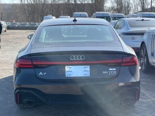 ‌奥迪A7 3.0T V6+48V轻混 55TFSI旗舰版落地价 分期月供1.4万起