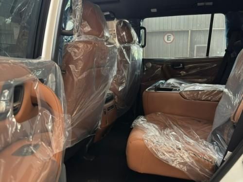 23款QX80 5.6L V8四驱全时四驱自适应空悬7座布局24期0息金融方案