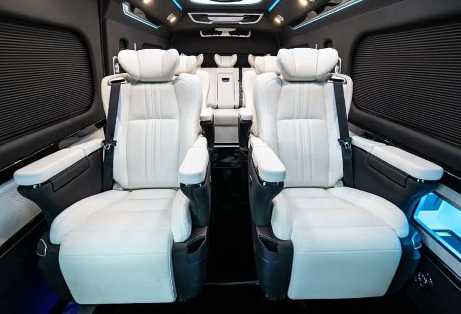 丰田海狮9座现车特惠落地价 海狮新车参数图片