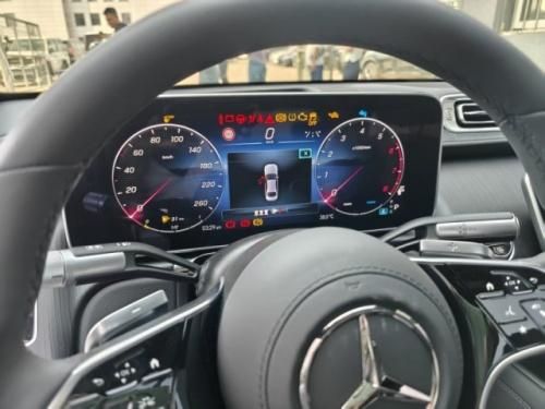 ‌2025款奔驰S500四驱长轴版3.0T 变色黑灰外观 现车价格多少钱