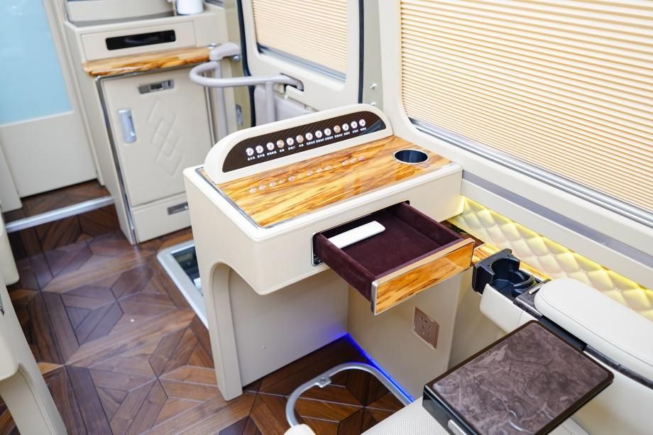 丰田考斯特4S店改装报价电话 豪华商务接待丰田考斯特12座多少钱