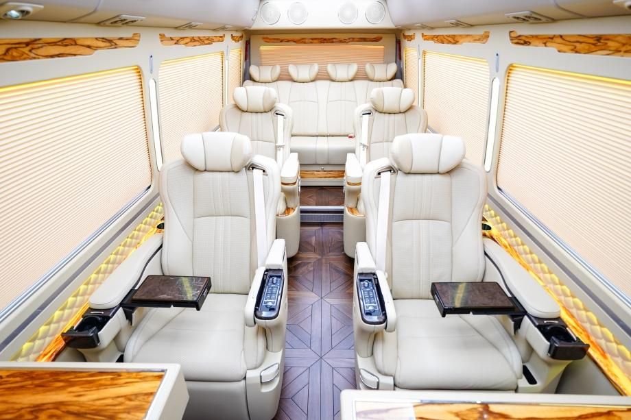 丰田考斯特4S店改装报价电话 豪华商务接待丰田考斯特12座多少钱