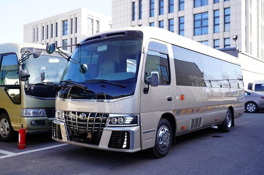 丰田考斯特4S店改装报价电话 豪华商务接待丰田考斯特12座多少钱