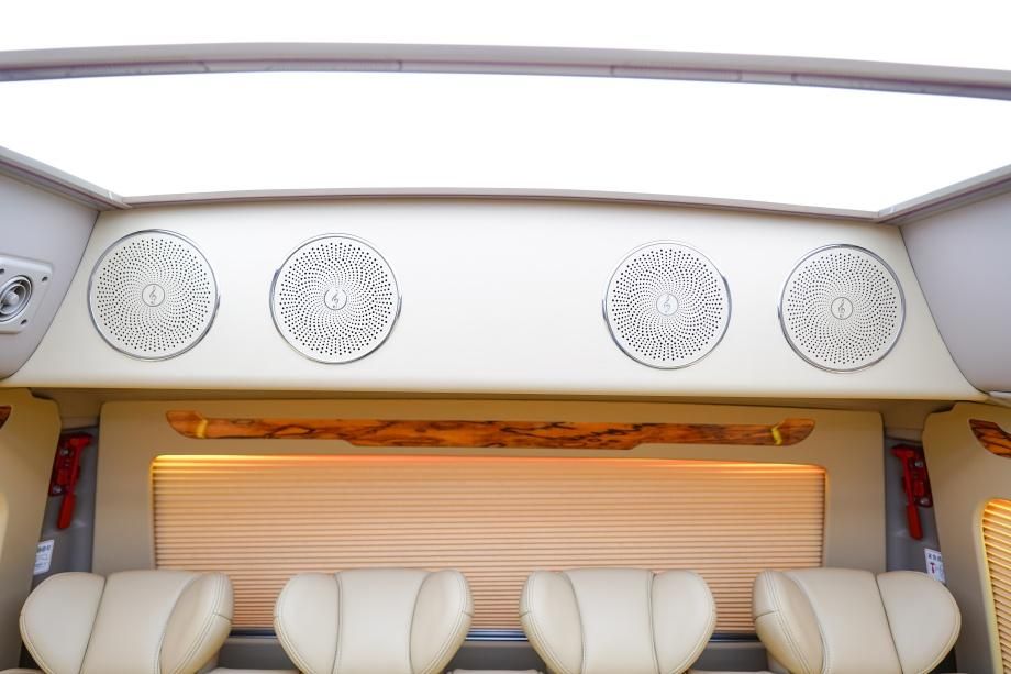 丰田考斯特4S店改装报价电话 豪华商务接待丰田考斯特12座多少钱