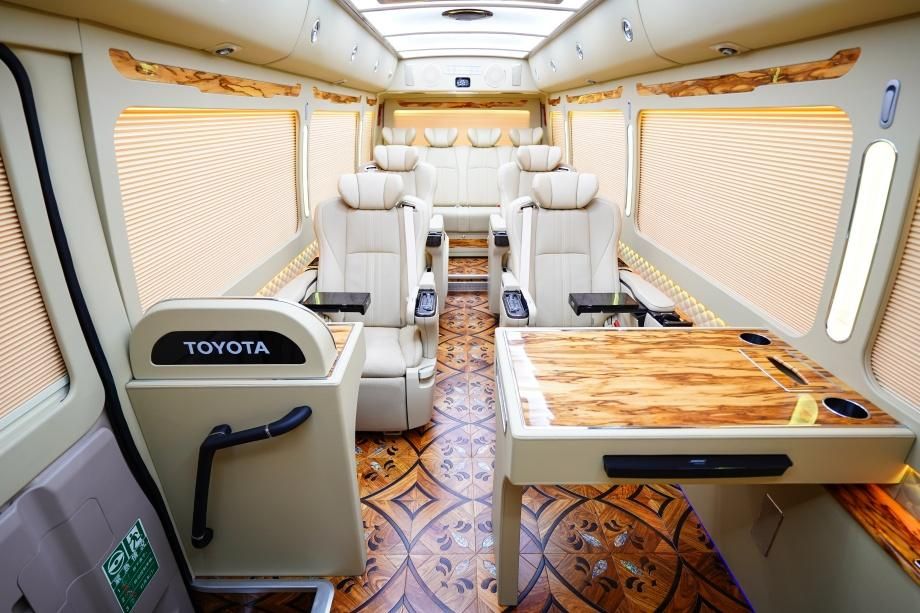 丰田考斯特12座豪华版价格表 定制考斯特车型特价多少钱