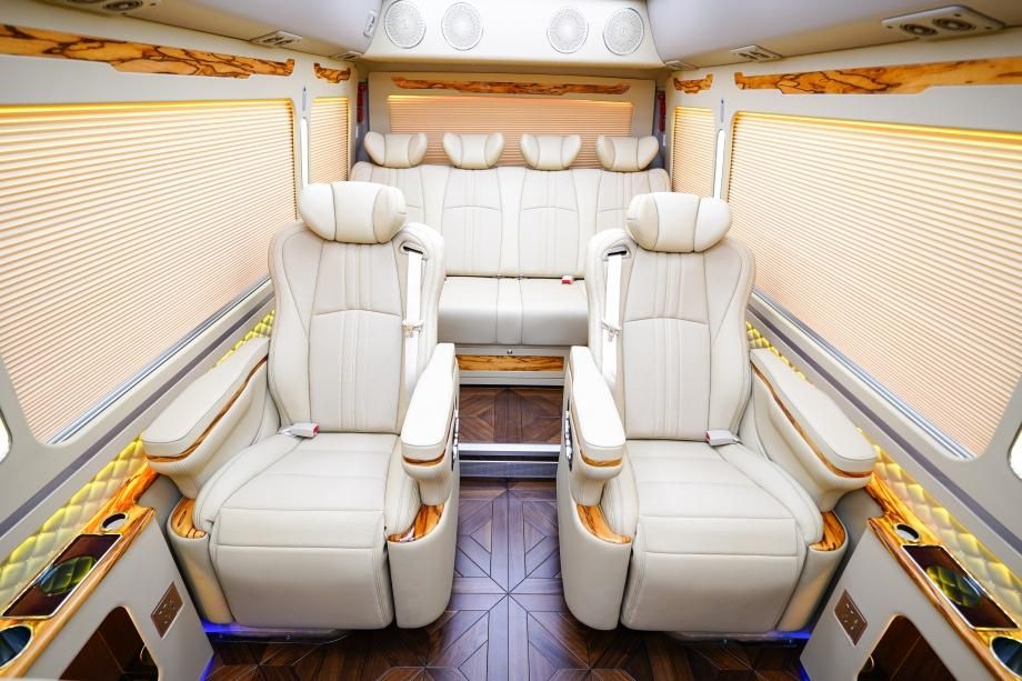 丰田考斯特4S店改装报价电话 豪华商务接待丰田考斯特12座多少钱