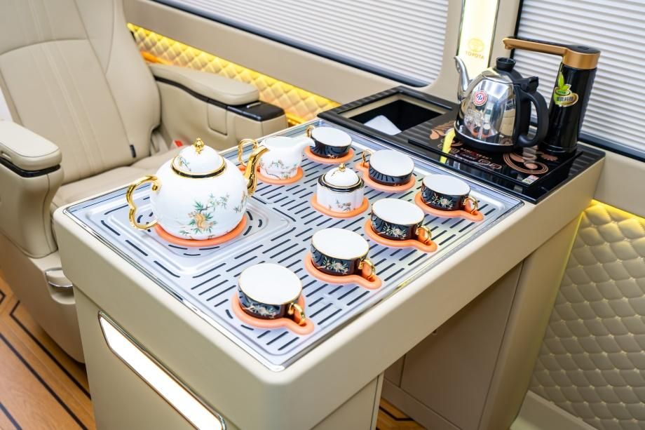 丰田考斯特10座带茶台多少钱 丰田考斯特10座详情配置图片