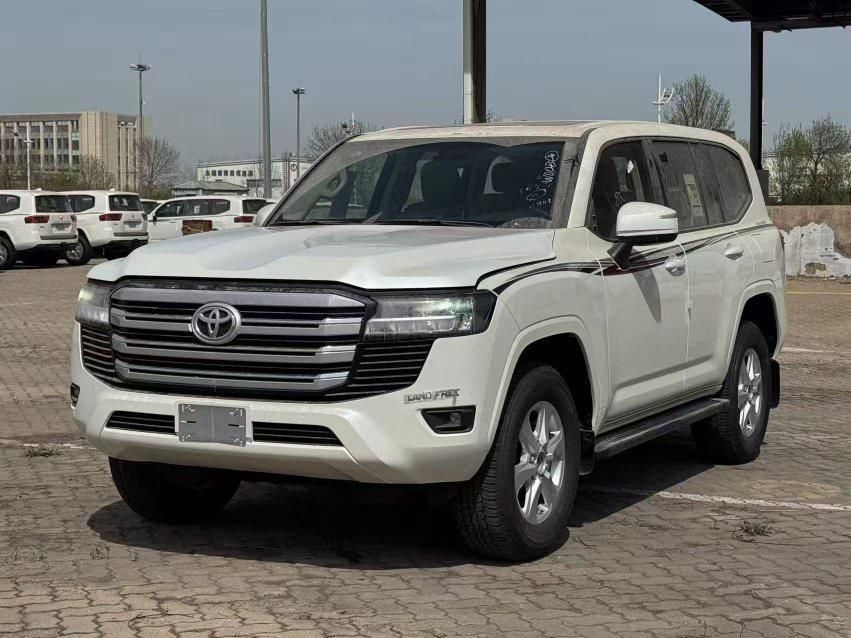 2025款丰田酷路泽3500 GXR 18轮 8气 天窗 丝绒 最新报价配置参数